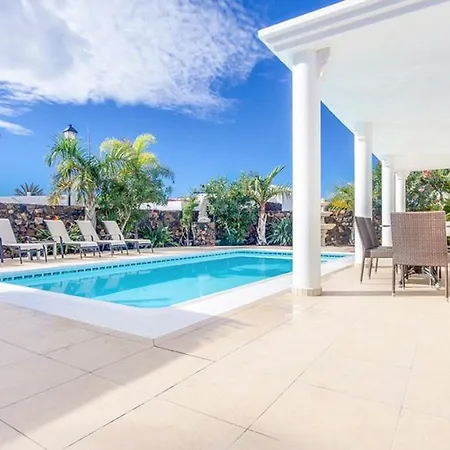 Puerto Del Carmen Sleeps 8 Pool Wifi * プエルト・デル・カルメン
