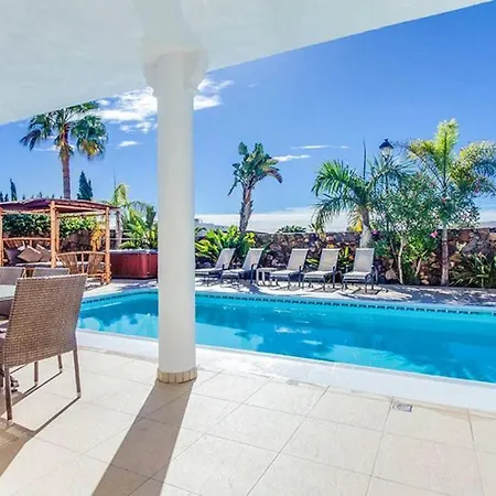 Puerto Del Carmen Sleeps 8 Pool Wifi Villa *